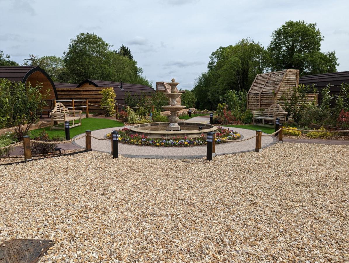 Peacock Lake Glamping Nottingham Exterior photo