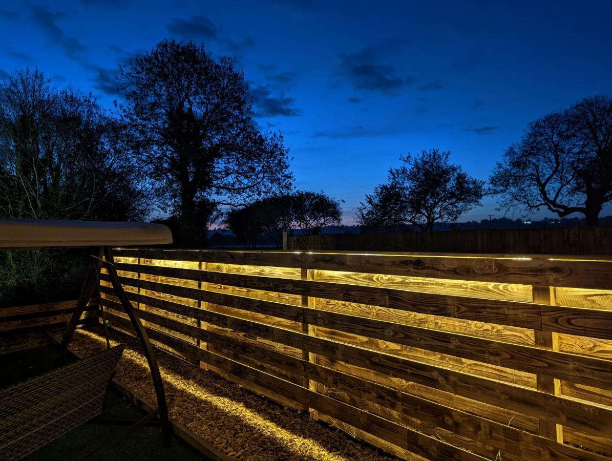 Peacock Lake Glamping Nottingham Exterior photo