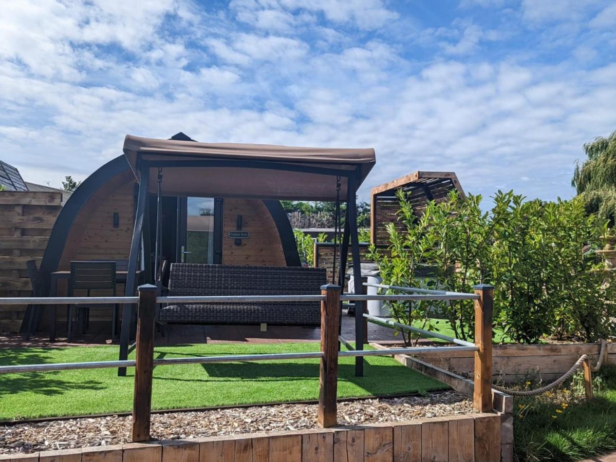 Peacock Lake Glamping Nottingham Room photo