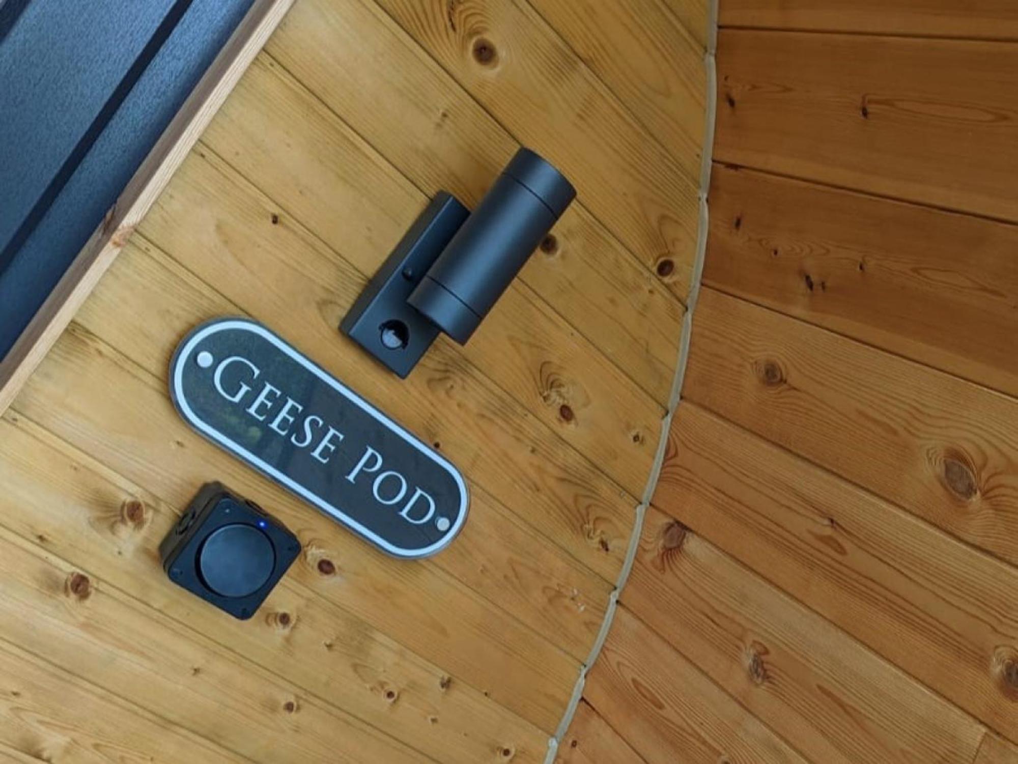 Peacock Lake Glamping Nottingham Room photo