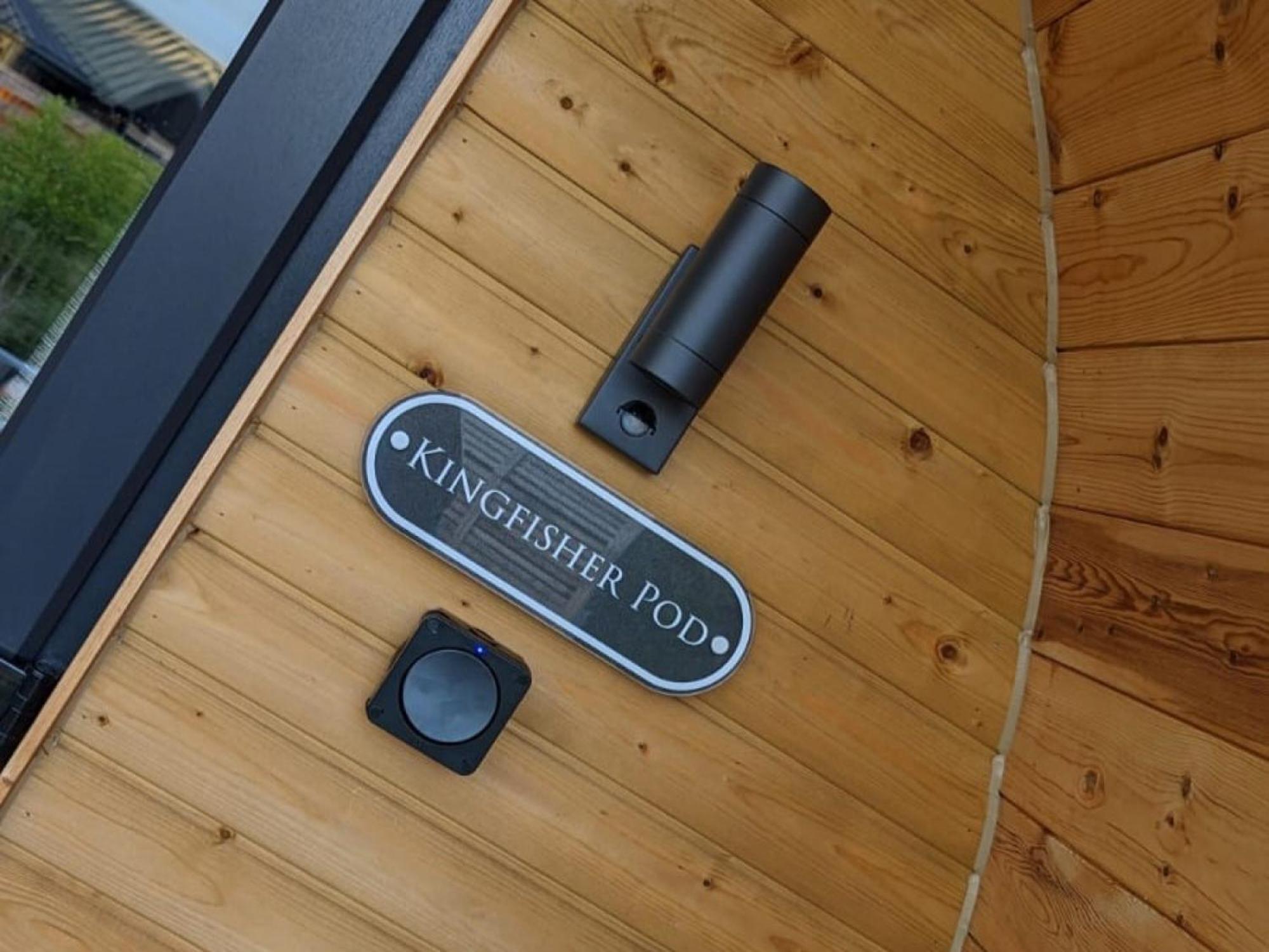Peacock Lake Glamping Nottingham Room photo