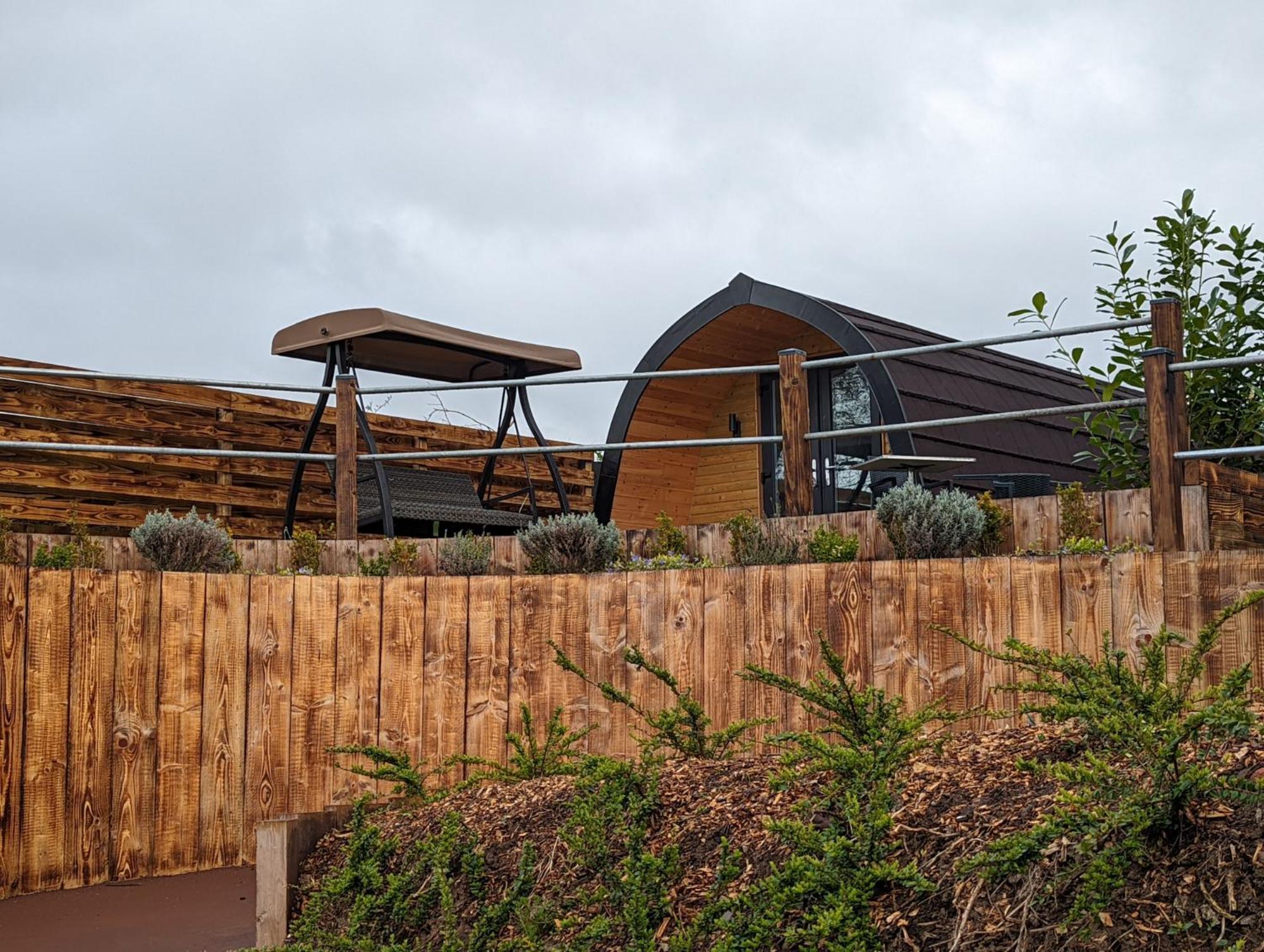 Peacock Lake Glamping Nottingham Room photo
